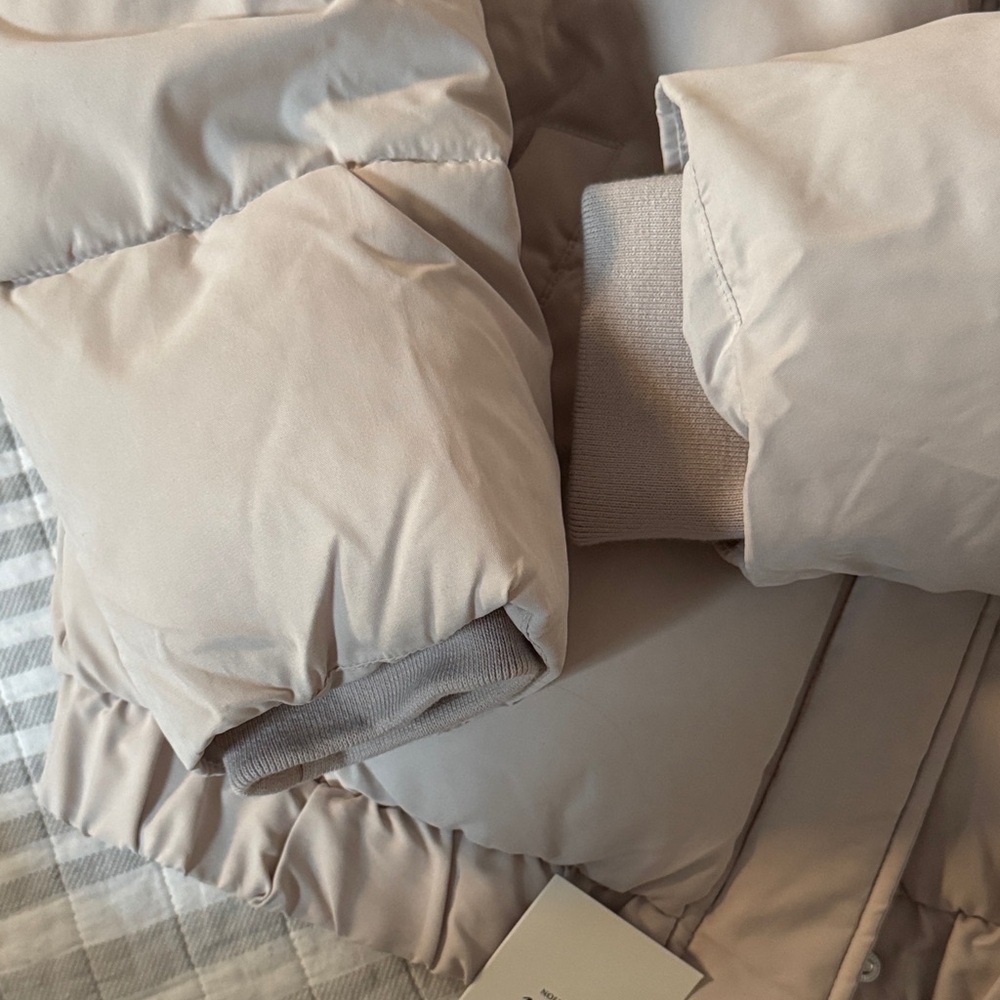 Abercrombie & Fitch Women's Beige Puffer Jacket - Picture 15 of 15